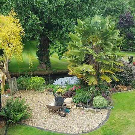 Riverside Lodge Pied A Terre Fordingbridge Buitenkant foto