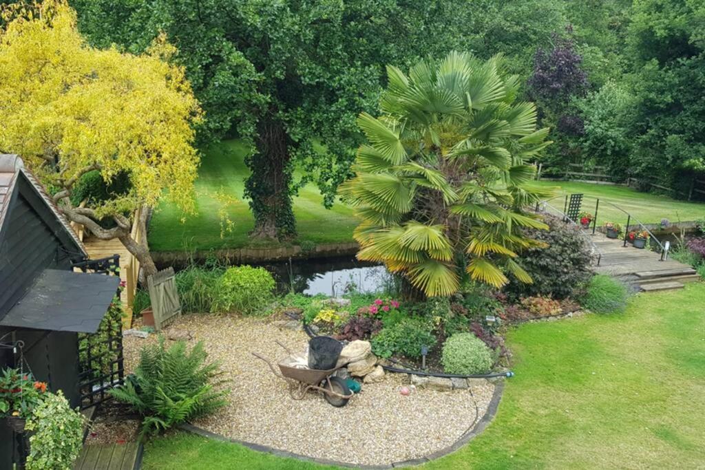 Riverside Lodge Pied A Terre Fordingbridge Buitenkant foto