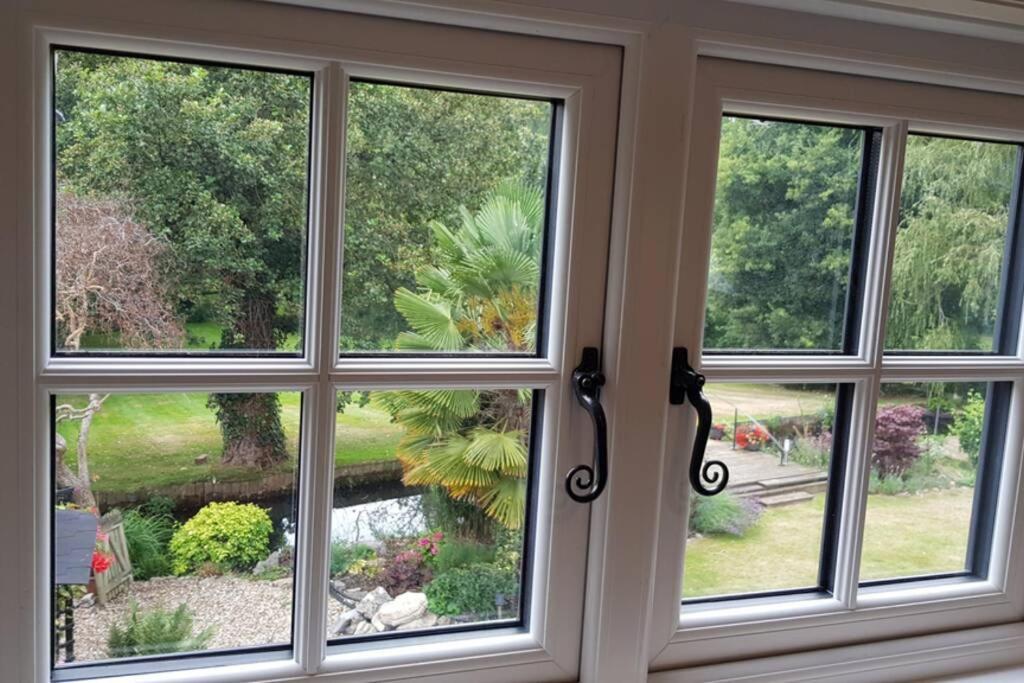 Riverside Lodge Pied A Terre Fordingbridge Buitenkant foto